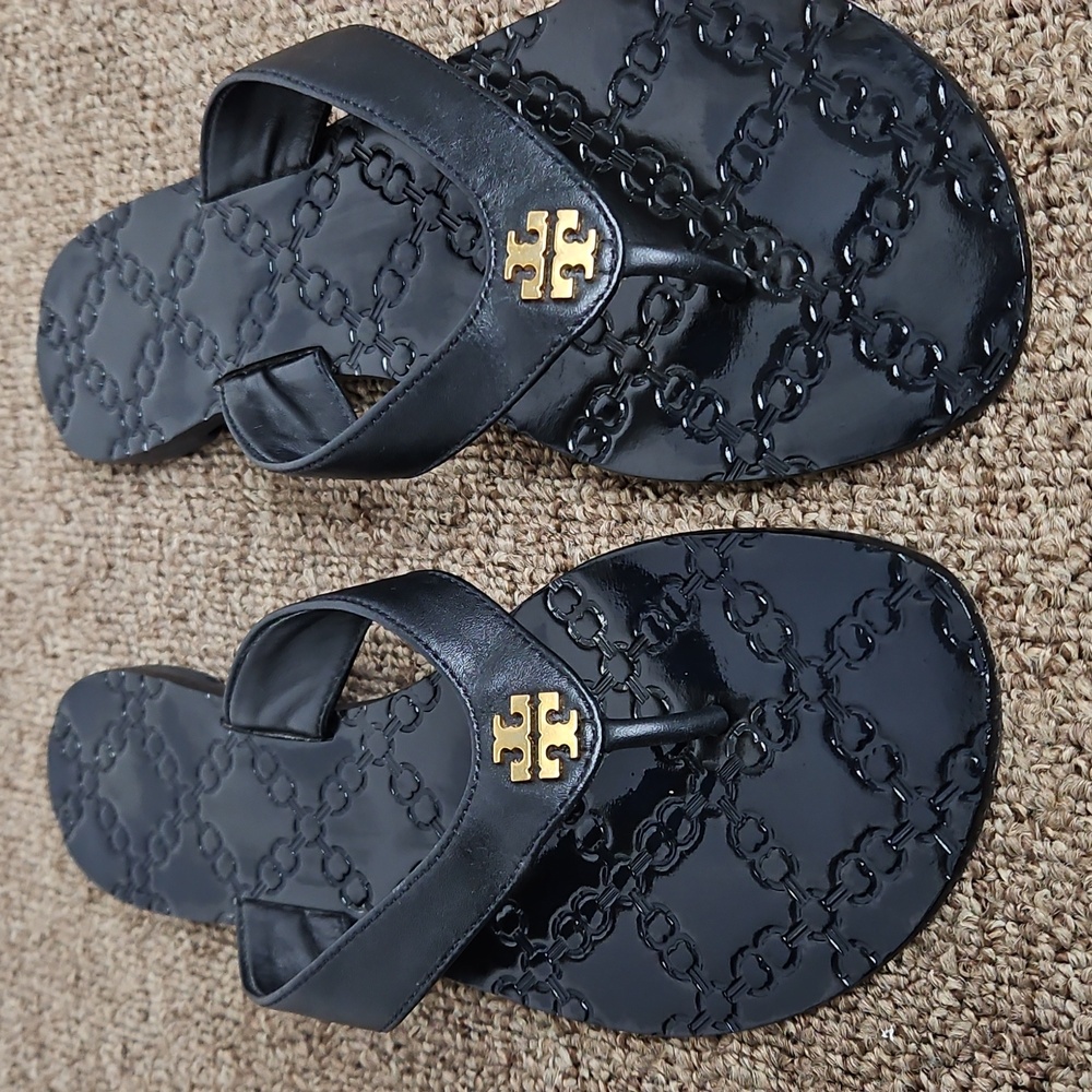 Tory Burch Monroe Leather Thong Sandals Black Gold Logo SZ 7.5 Womens - Picture 2 of 5